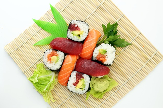 tradiční japonské sushi